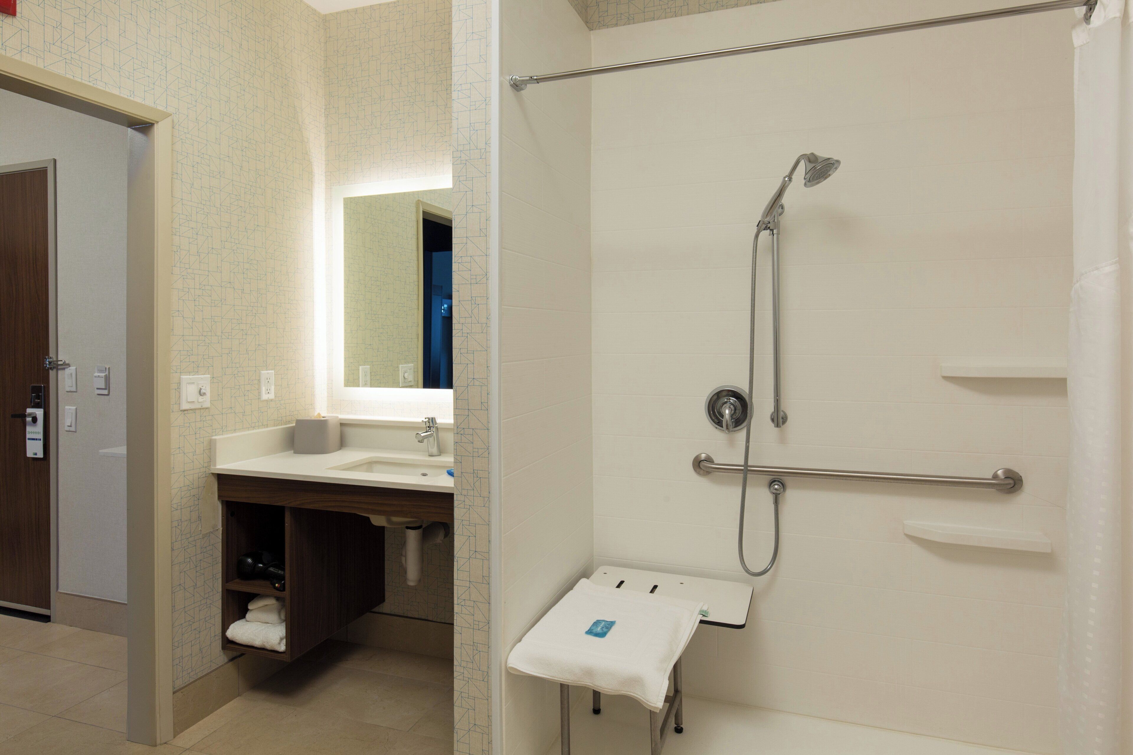 Photo - Holiday Inn Express Visalia Sequoia Gateway Area by IHG