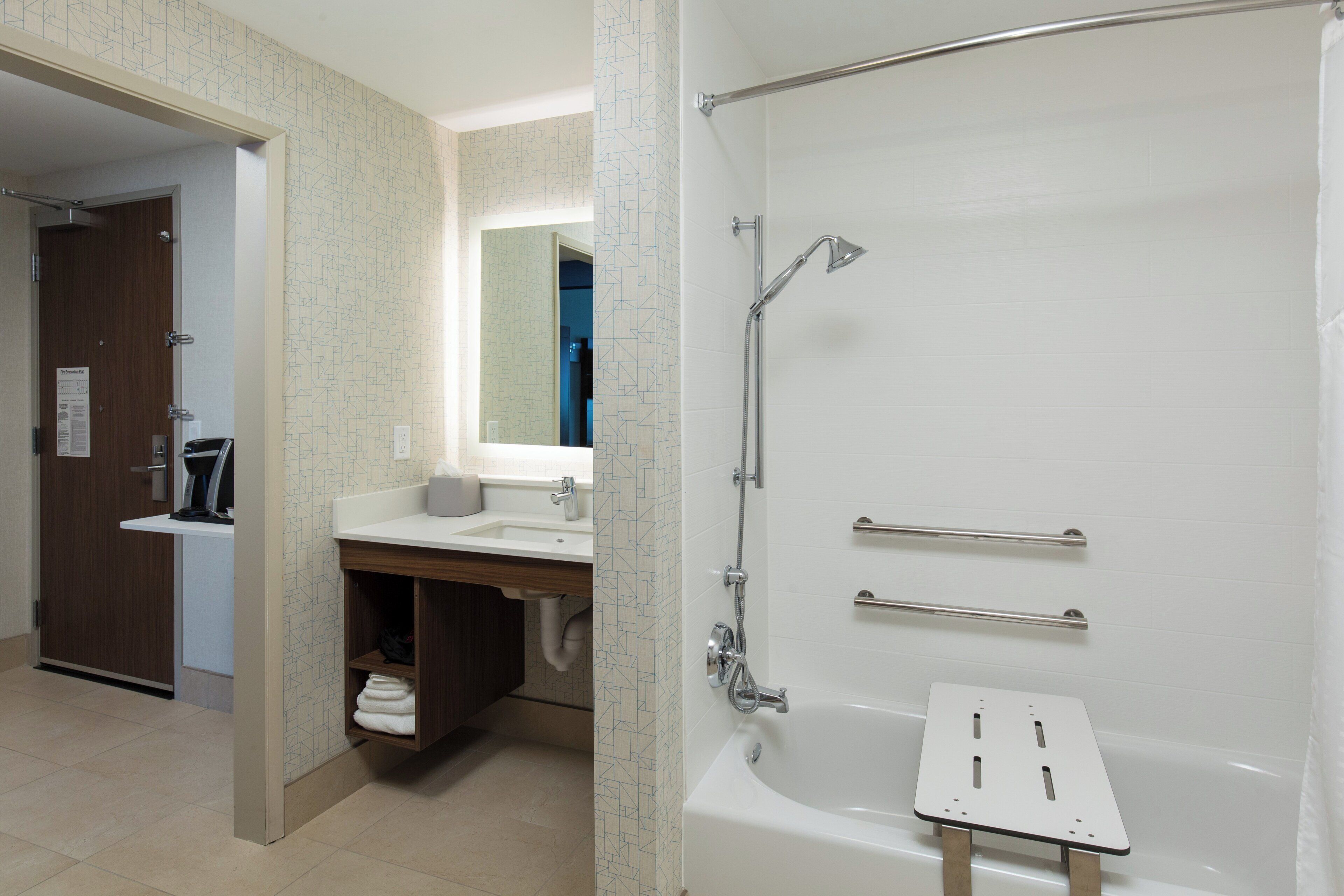 Photo - Holiday Inn Express Visalia Sequoia Gateway Area by IHG