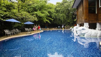 Piscina coperta, piscina all'aperto