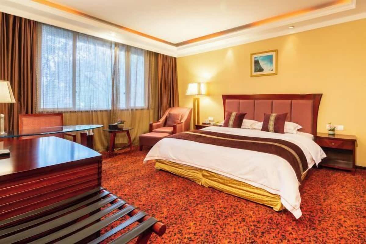 Minibar, in-room safe, desk, blackout curtains