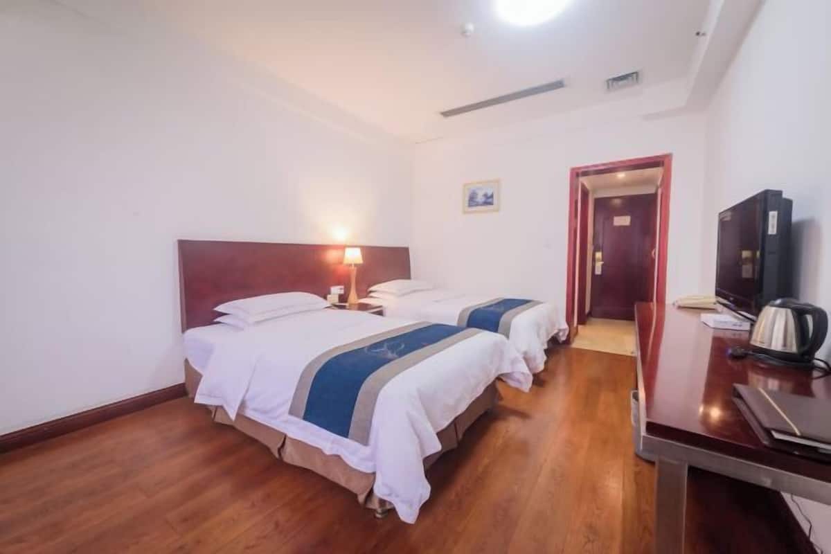 Minibar, in-room safe, desk, blackout curtains