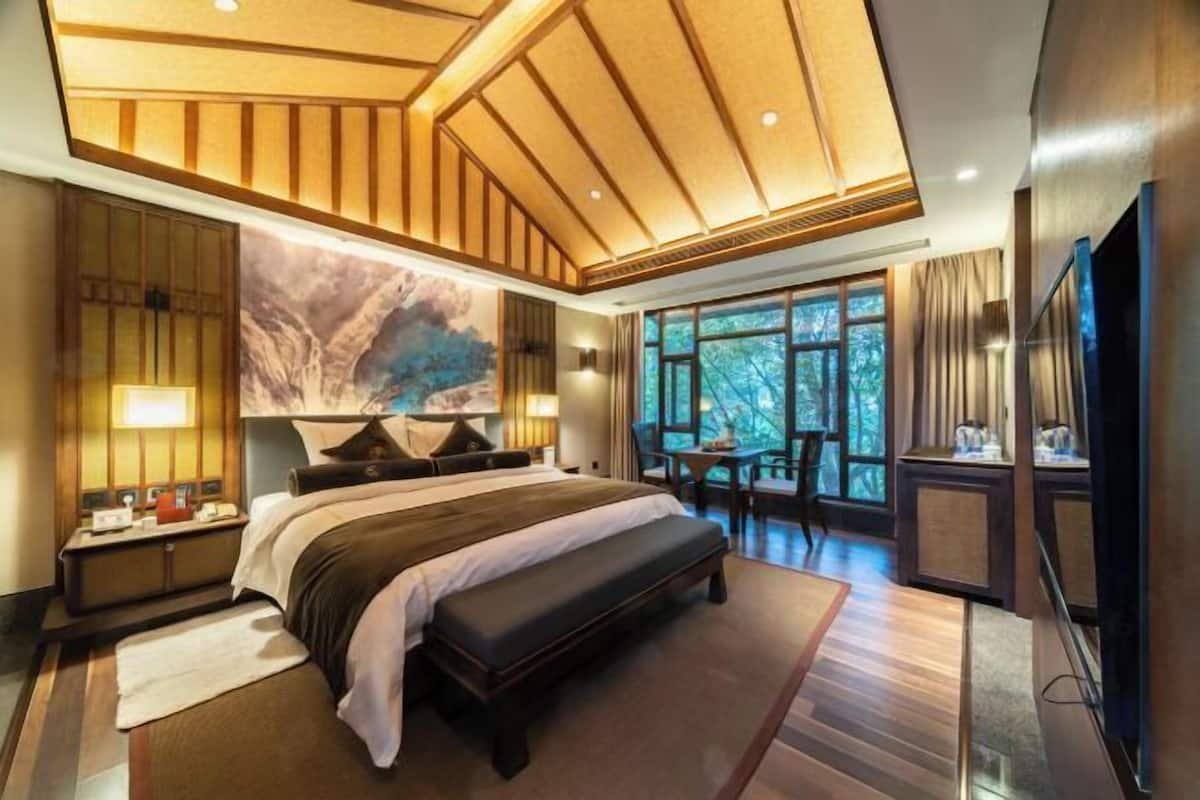 Minibar, in-room safe, desk, blackout curtains