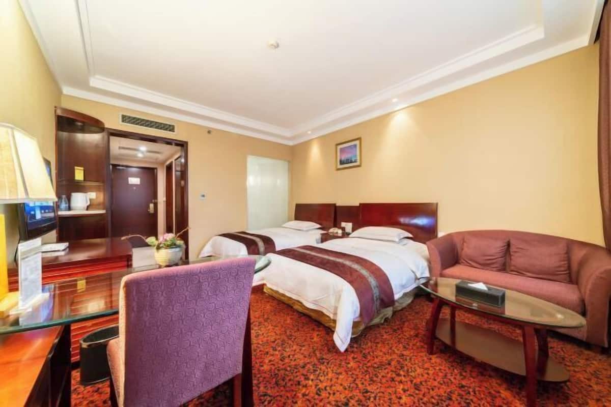 Minibar, in-room safe, desk, blackout curtains