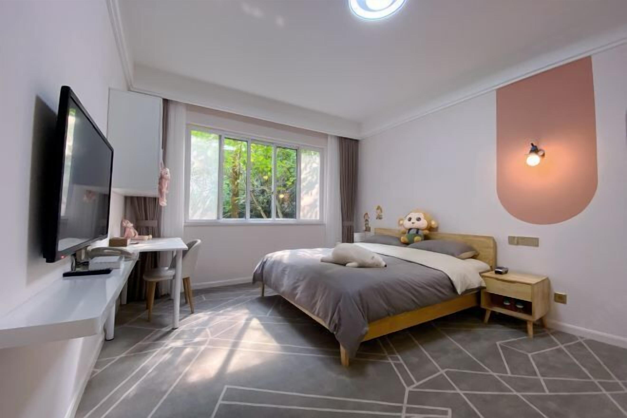 Minibar, in-room safe, desk, blackout curtains