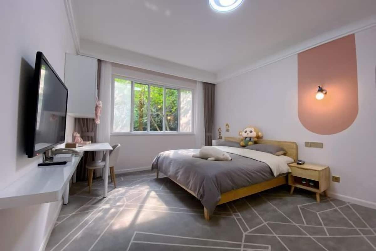 Minibar, in-room safe, desk, blackout curtains