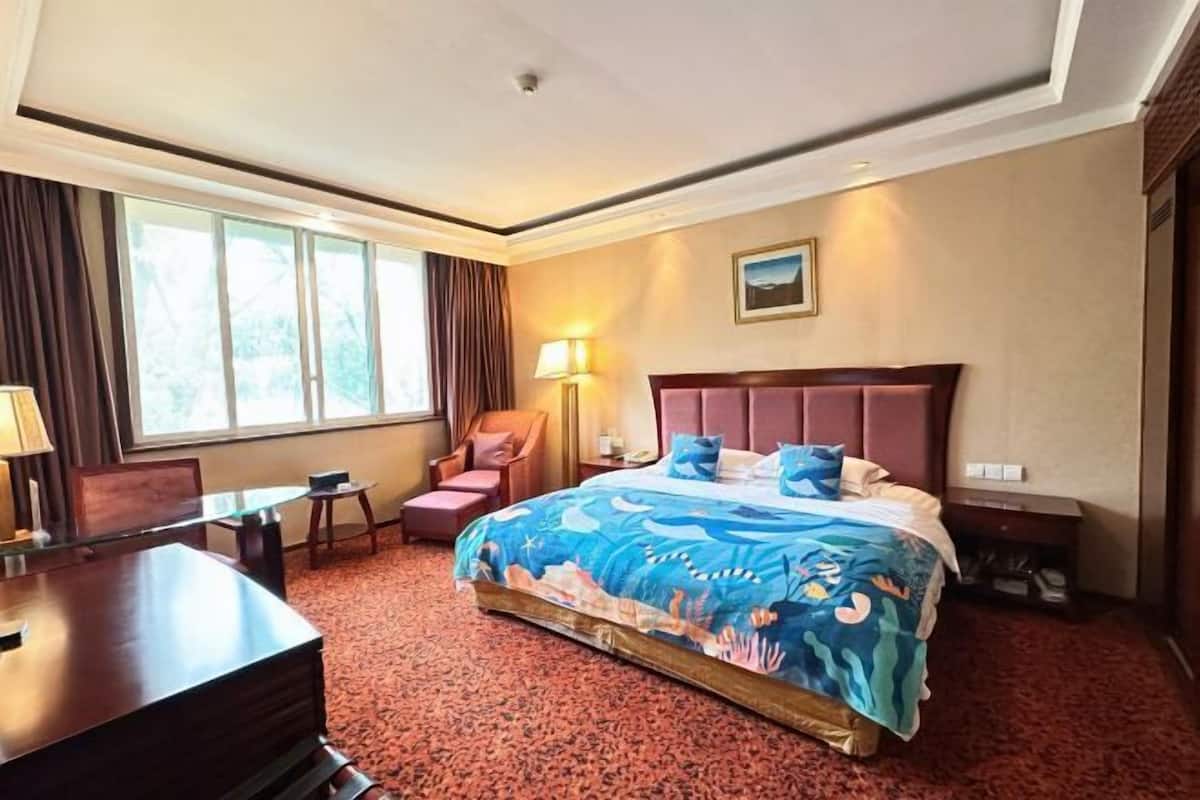 Minibar, in-room safe, desk, blackout curtains