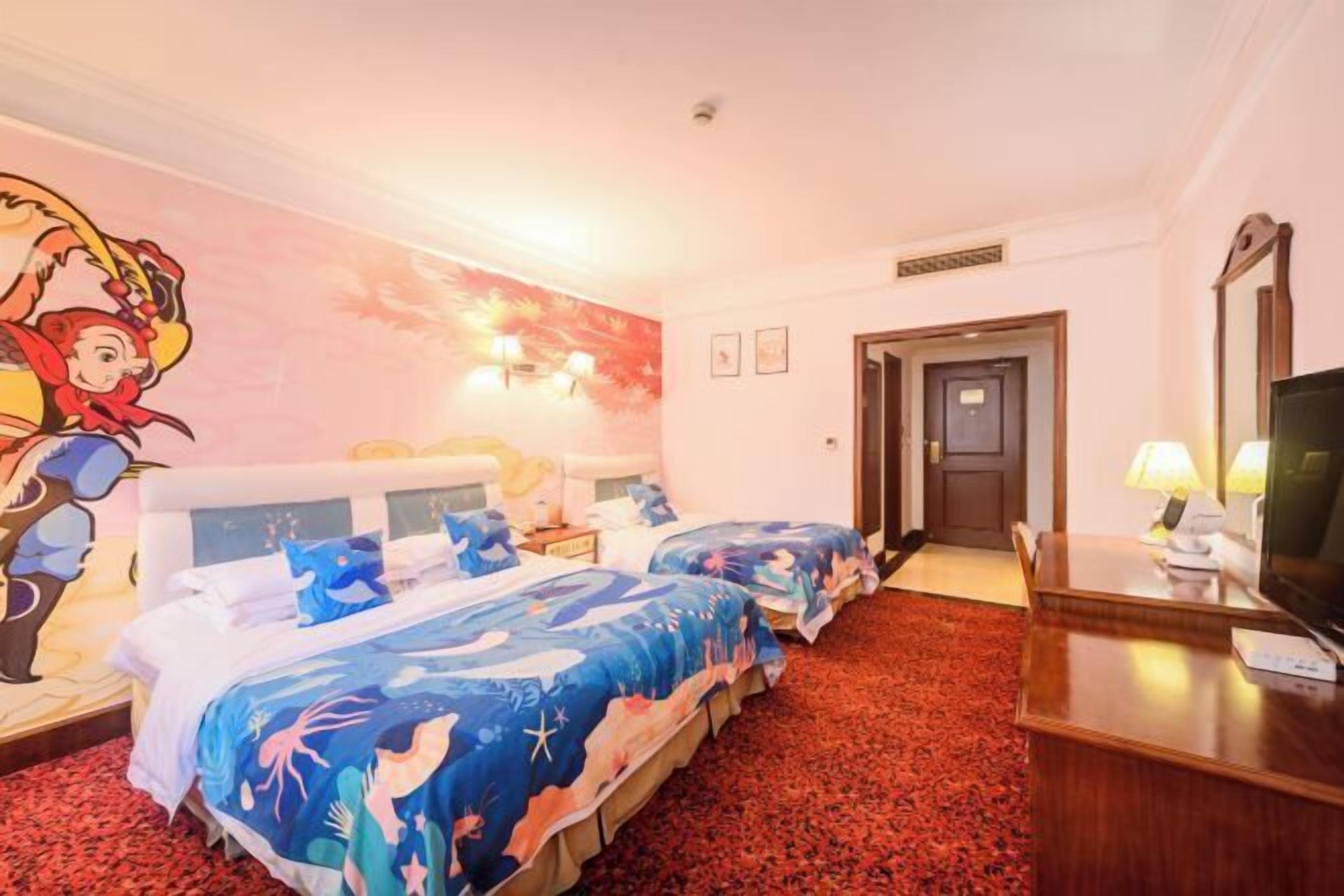 Minibar, in-room safe, desk, blackout curtains