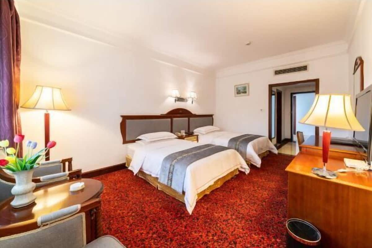 Minibar, in-room safe, desk, blackout curtains