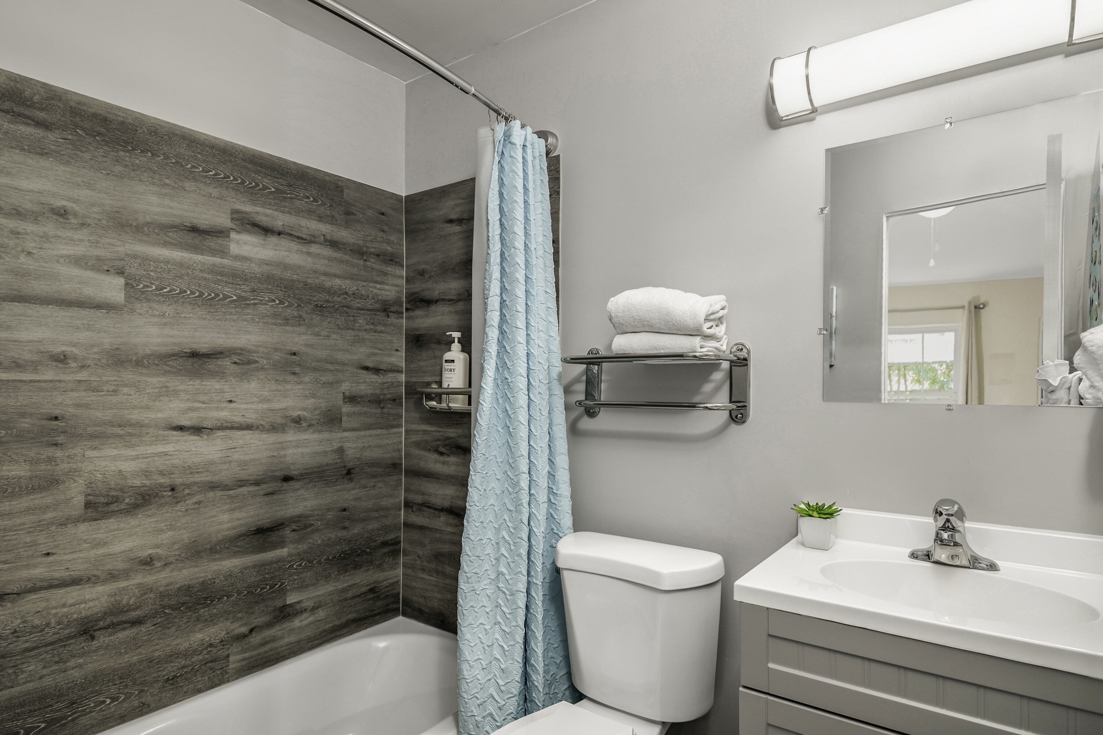 deluxe studio, 2 queen beds, kitchenette | bathroom | free toiletries, hair dryer, towels