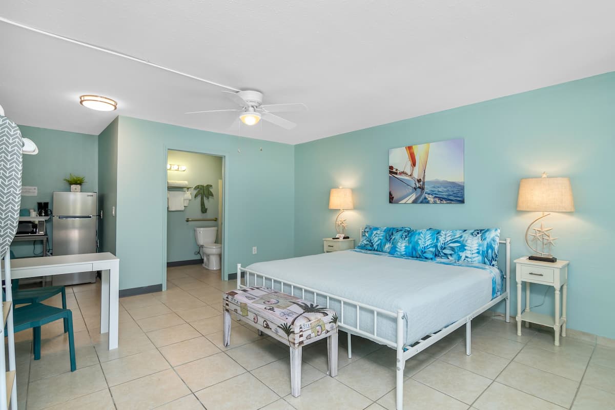 Deluxe Studio, 1 King Bed, Accessible, Garden View | 1 bedroom, blackout drapes, iron/ironing board, free WiFi
