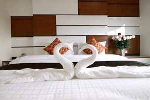 Desk, free WiFi - TTT Hotel (Hat Yai)