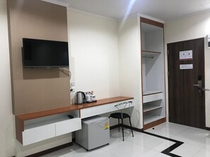 Desk, free WiFi - TTT Hotel (Hat Yai)