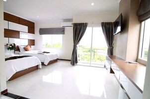 Standard Twin Room | Desk, free WiFi