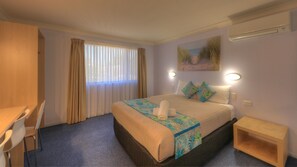 高級寢具、書桌、手提電腦工作空間、免費 Wi-Fi