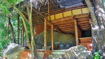 In-room safe, free WiFi, bed sheets