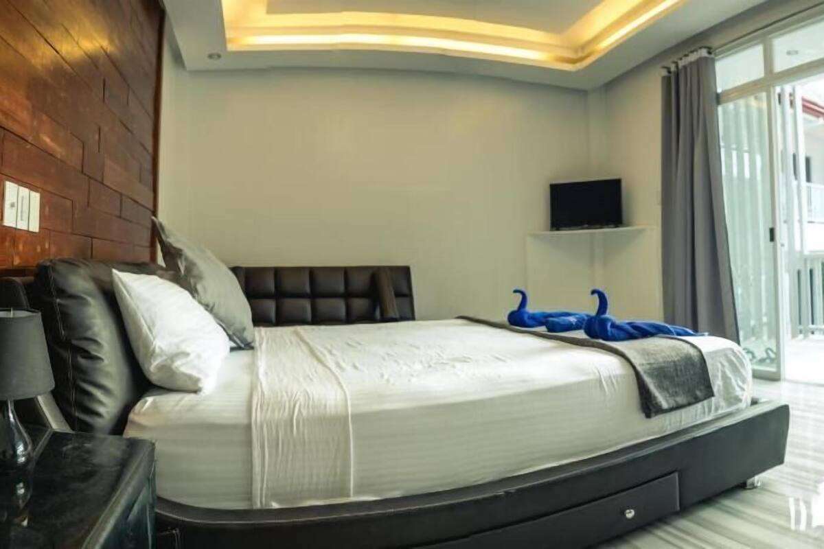 Coffres-forts dans les chambres, bureau, Wi-Fi gratuit, draps fournis