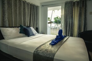 Deluxe Room | In-room safe, desk, free WiFi, bed sheets