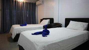 Standard Room | In-room safe, desk, free WiFi, bed sheets