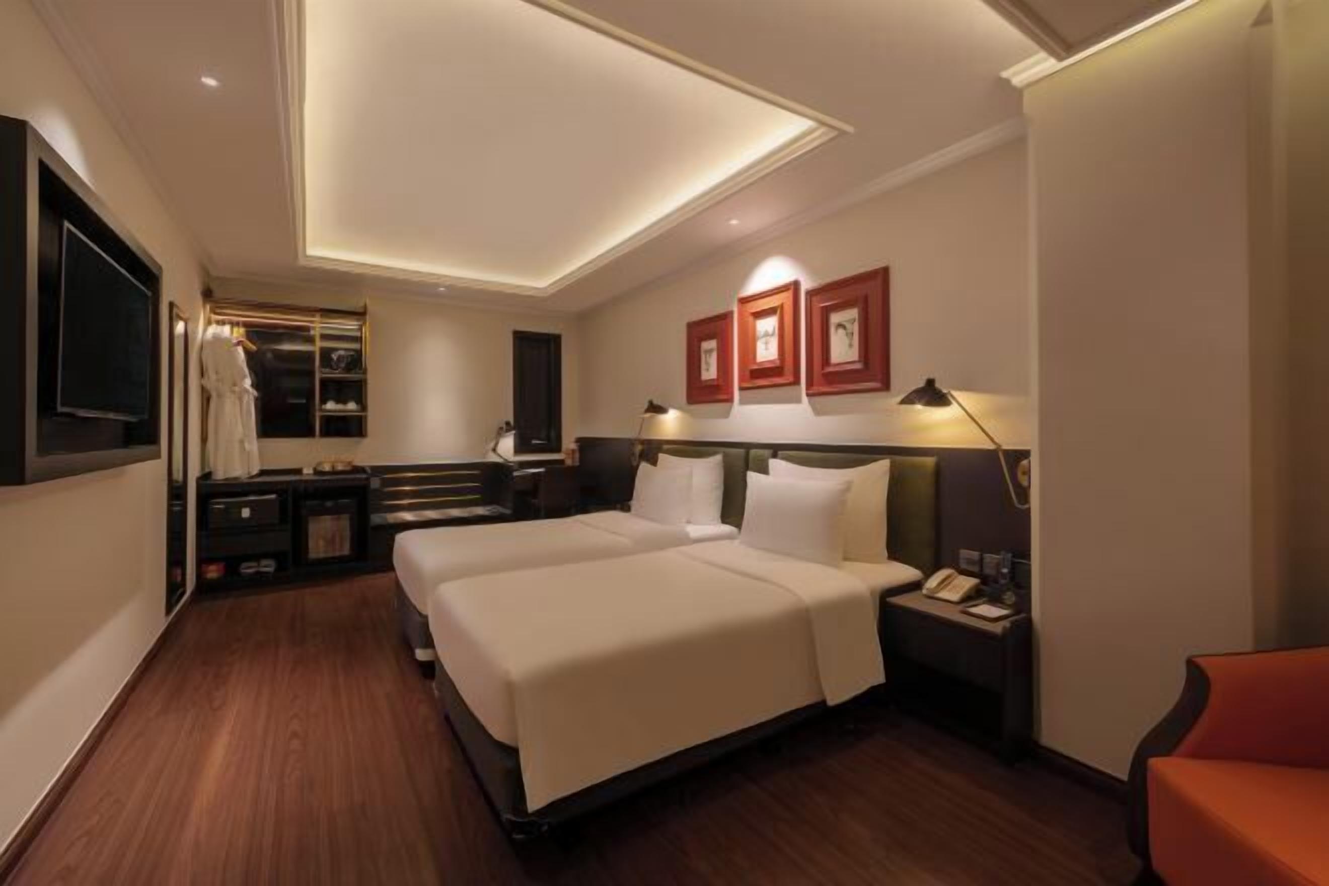 Minibar, caja de seguridad en la habitación y cortinas blackout 