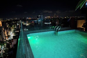 Outdoor pool - Champton Hanoi Hotel (Hanoi)