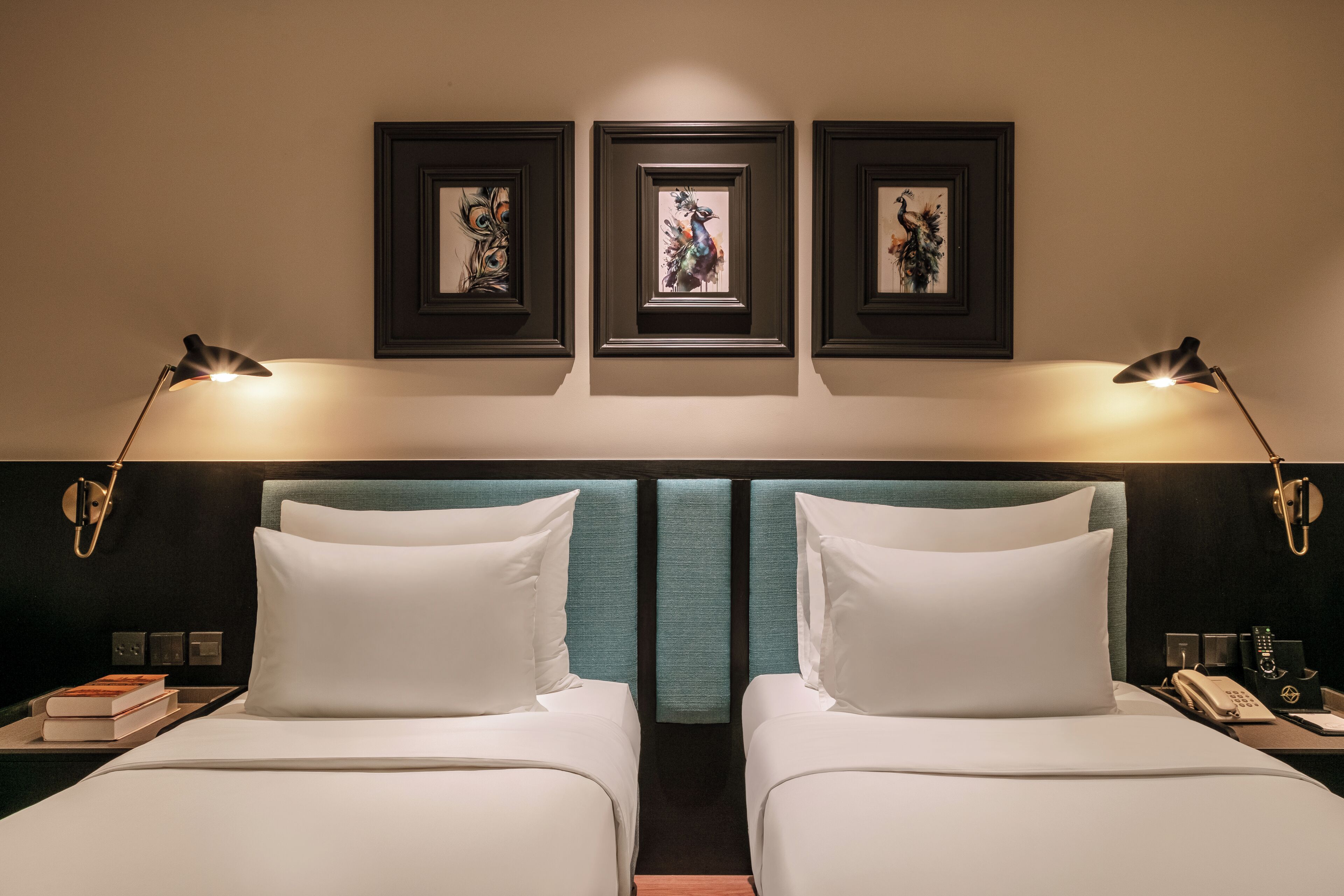 deluxe twin room - no window - no view | 1 bedroom, minibar, in-room safe, blackout curtains