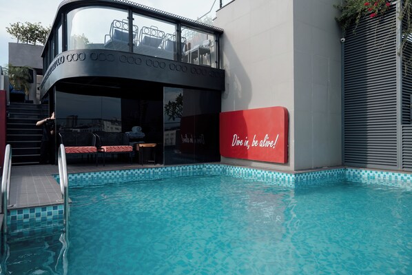 Outdoor pool - Champton Hanoi Hotel (Hanoi)