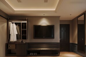 Minibar, in-room safe, blackout drapes, soundproofing - Champton Hanoi Hotel (Hanoi)