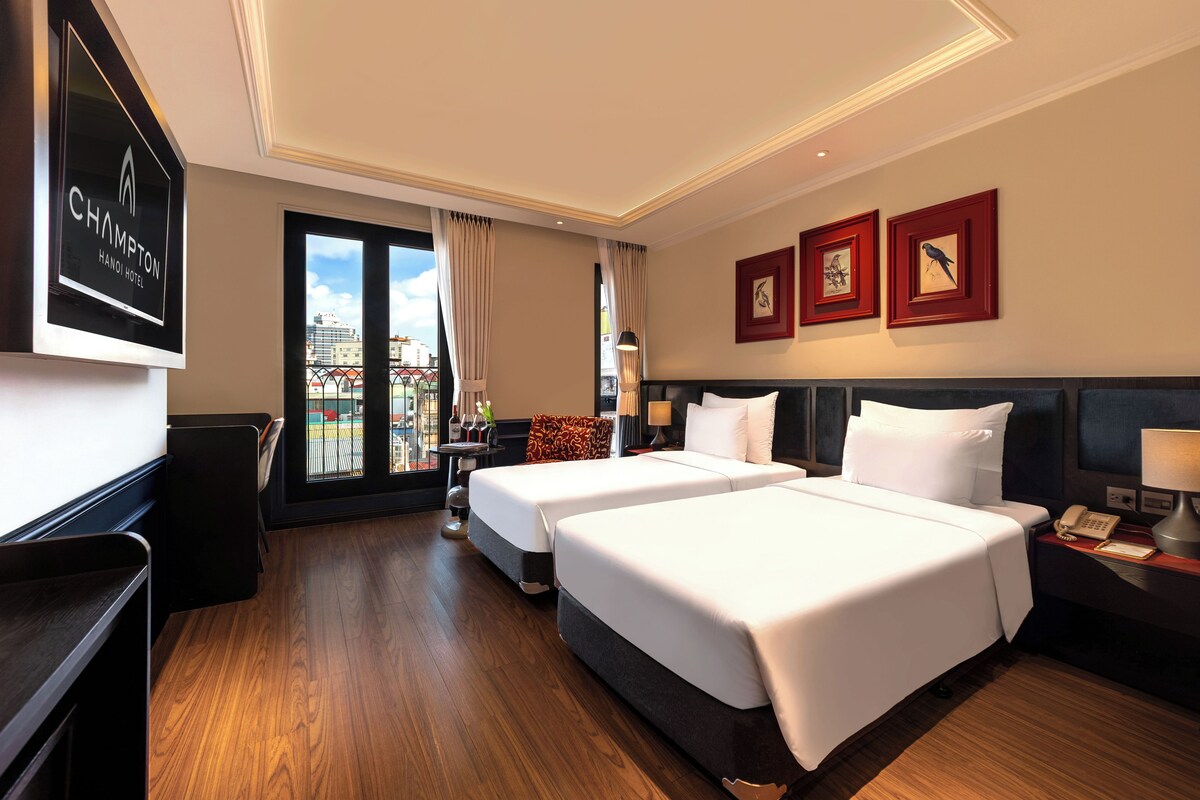 Old Quarter Suite Twin | Minibar, in-room safe, laptop workspace, blackout drapes