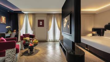 Premier suite - City view window | 1 bedroom, minibar, in-room safe, blackout curtains