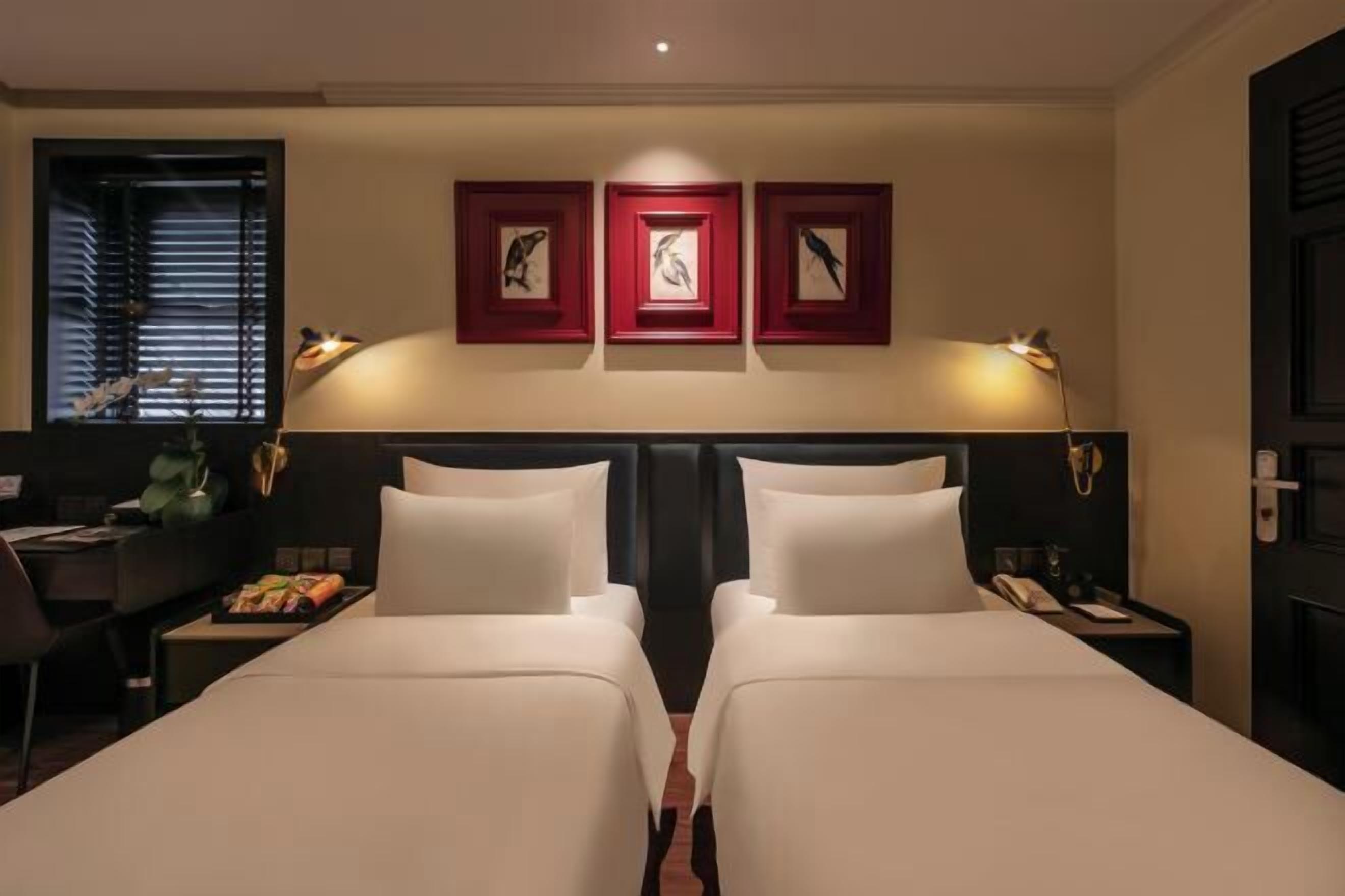 Minibar, caja de seguridad en la habitación y cortinas blackout 