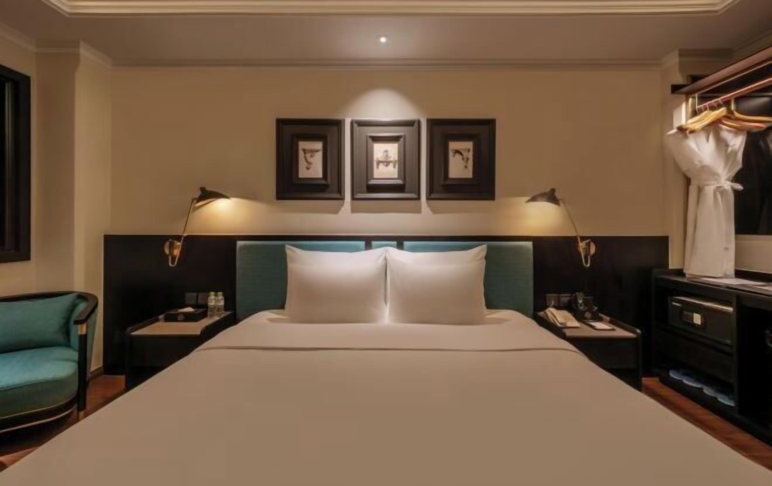 Minibar, caja de seguridad en la habitación y cortinas blackout 