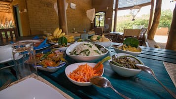 Breakfast, lunch, dinner served; international cuisine