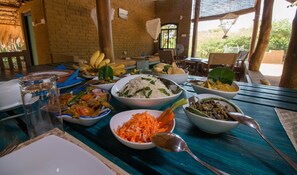 Aperto a colazione, pranzo e cena, cucina internazionale