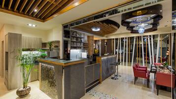 Design Double Room, Accessible, Balcony | Shared kitchen | Fridge, cookware/dishes/utensils