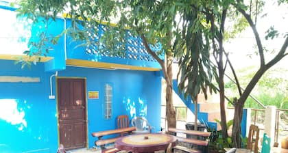 Happy House Backpacker - Hostel