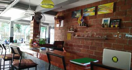 Happy House Backpacker - Hostel