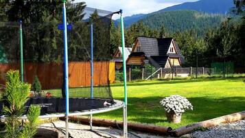 Children’s play area – outdoor