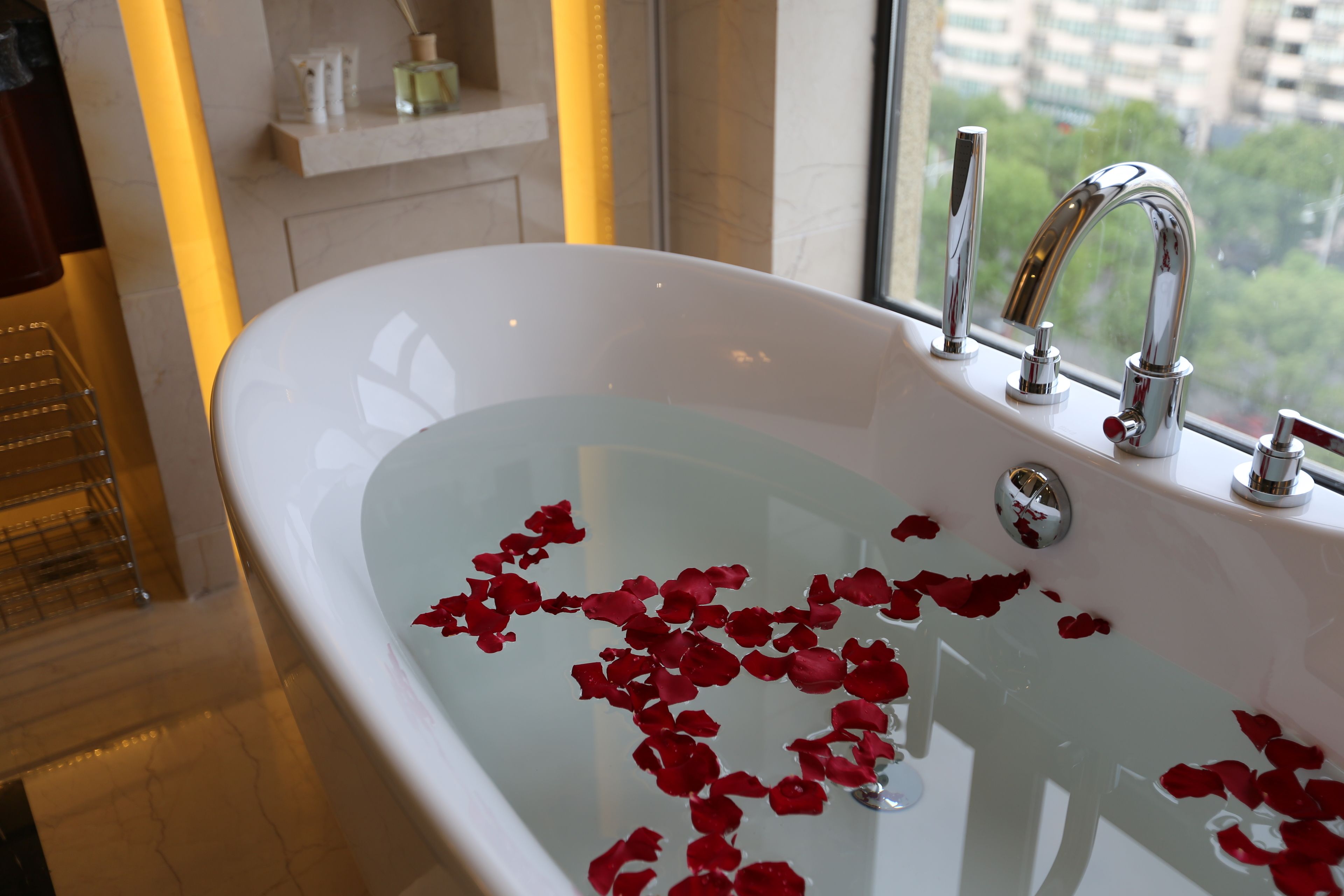 deep-soaking bathtub