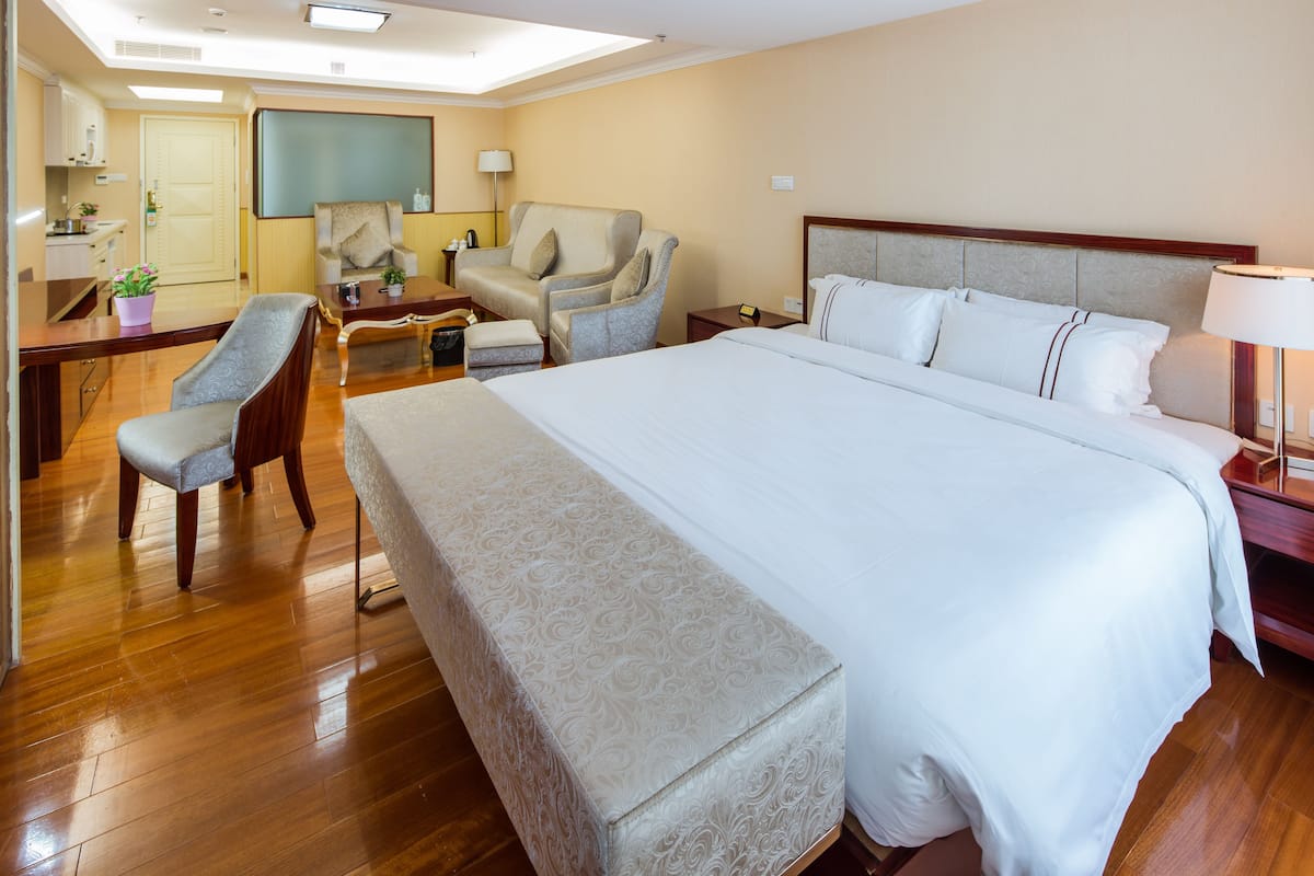 Deluxe Double Room | In-room safe, desk, blackout curtains, rollaway beds
