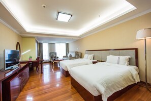 欧式精品 房（双床） | 客房内保险箱、办公桌、遮光窗帘、折叠床/加床（额外收费）