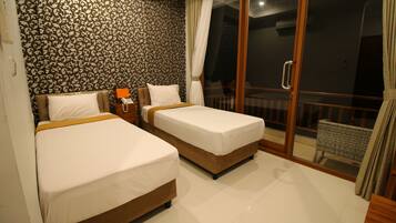 Deluxe Double or Twin Room | Desk, blackout drapes, free WiFi