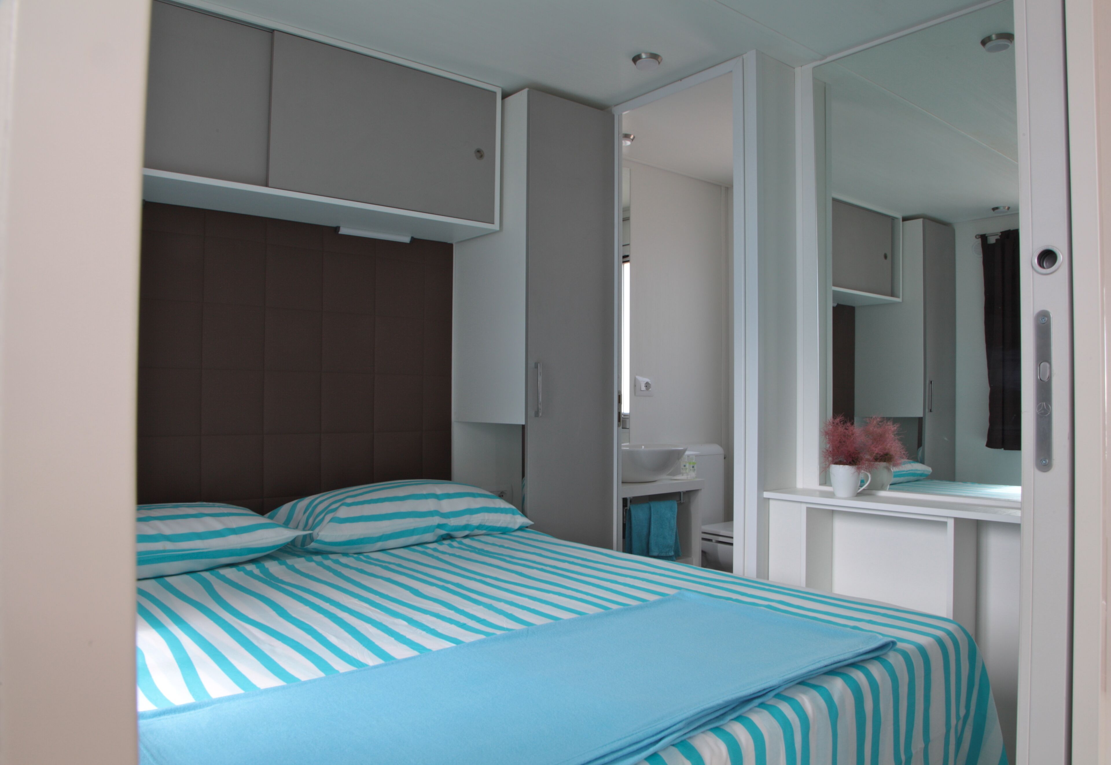 Dundyner, safe på rommet og sengetøy