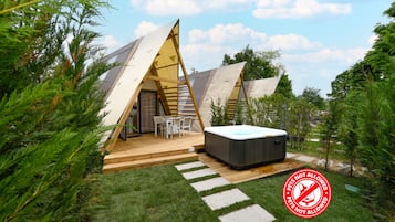 Royal Tent | Private spa tub
