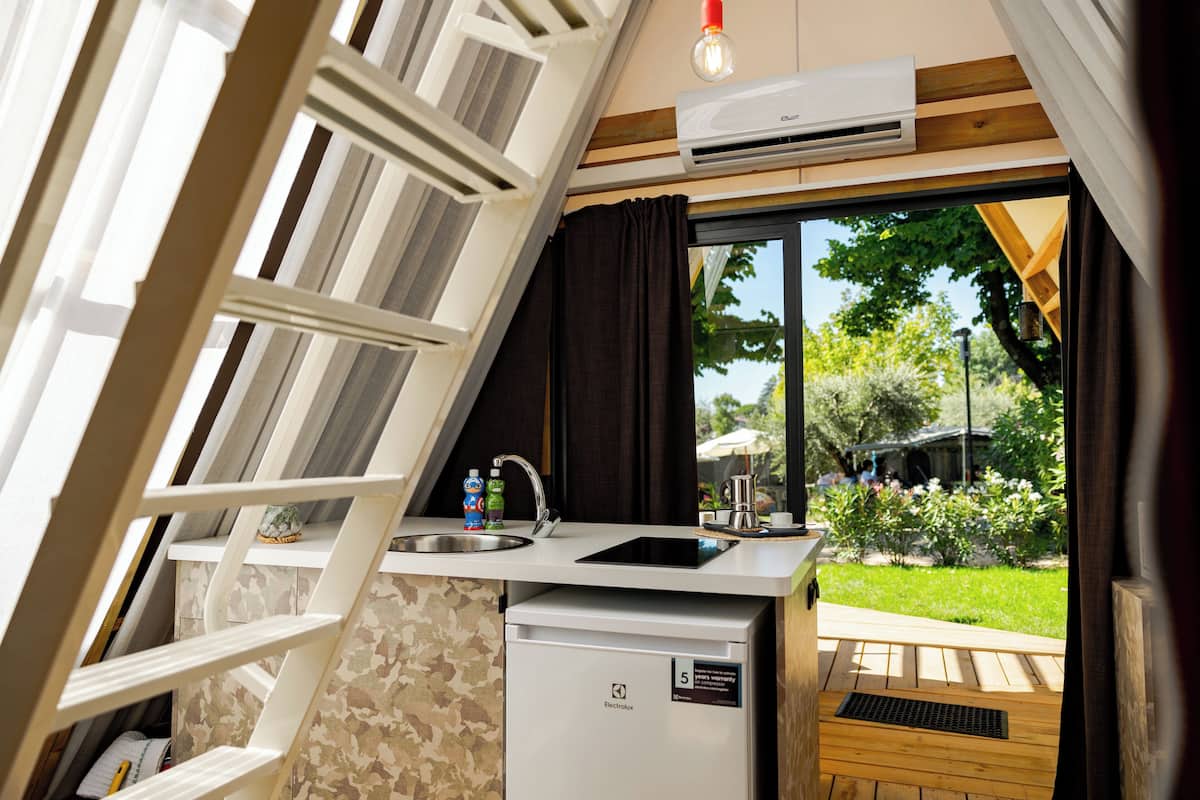 Luksustelt | Eget kjøkken | Kjøleskap, mikrobølgeovn, kokeplater og høy barnestol