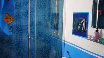 Loft | Bagno | Doccia, soffione a pioggia, set di cortesia gratuito, asciugacapelli