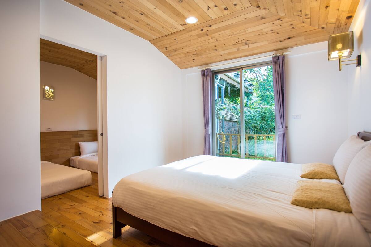 Habitación cuádruple familiar | Ropa de cama de alta calidad y internet por cable gratis