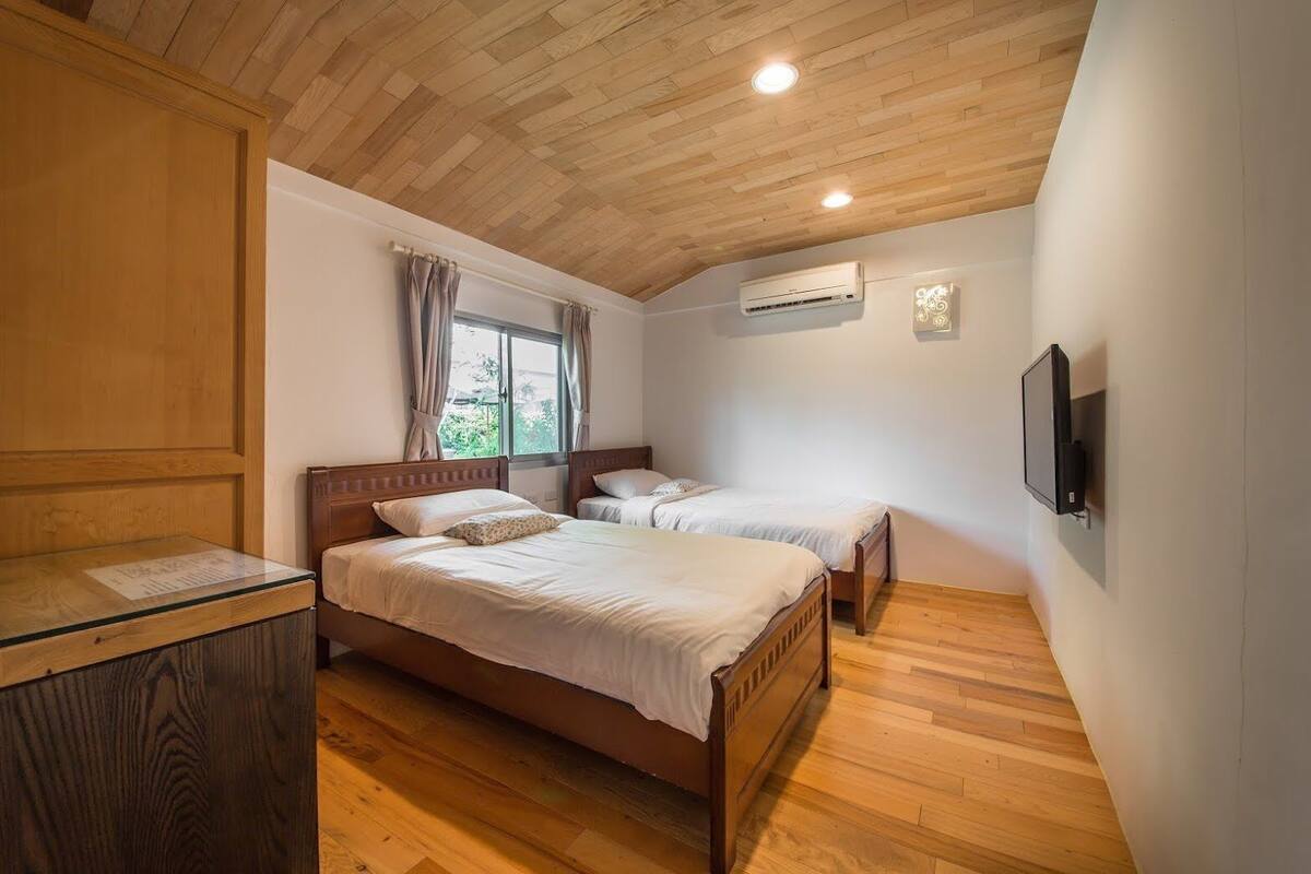 Habitación estándar con 2 camas individuales | Ropa de cama de alta calidad y internet por cable gratis