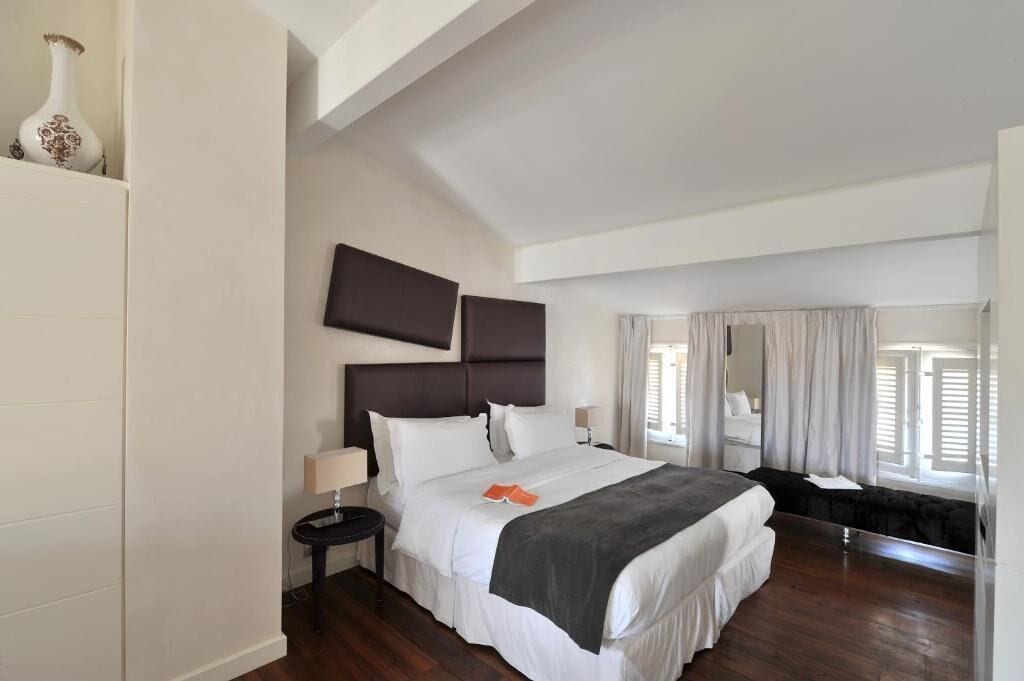 in-room safe, individually decorated, individually furnished, desk