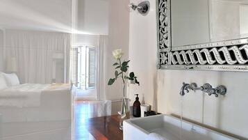 Chambre Double Deluxe | Lavabo de la salle de bain