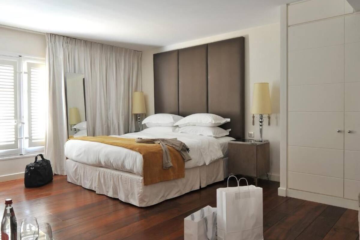 in-room safe, individually decorated, individually furnished, desk